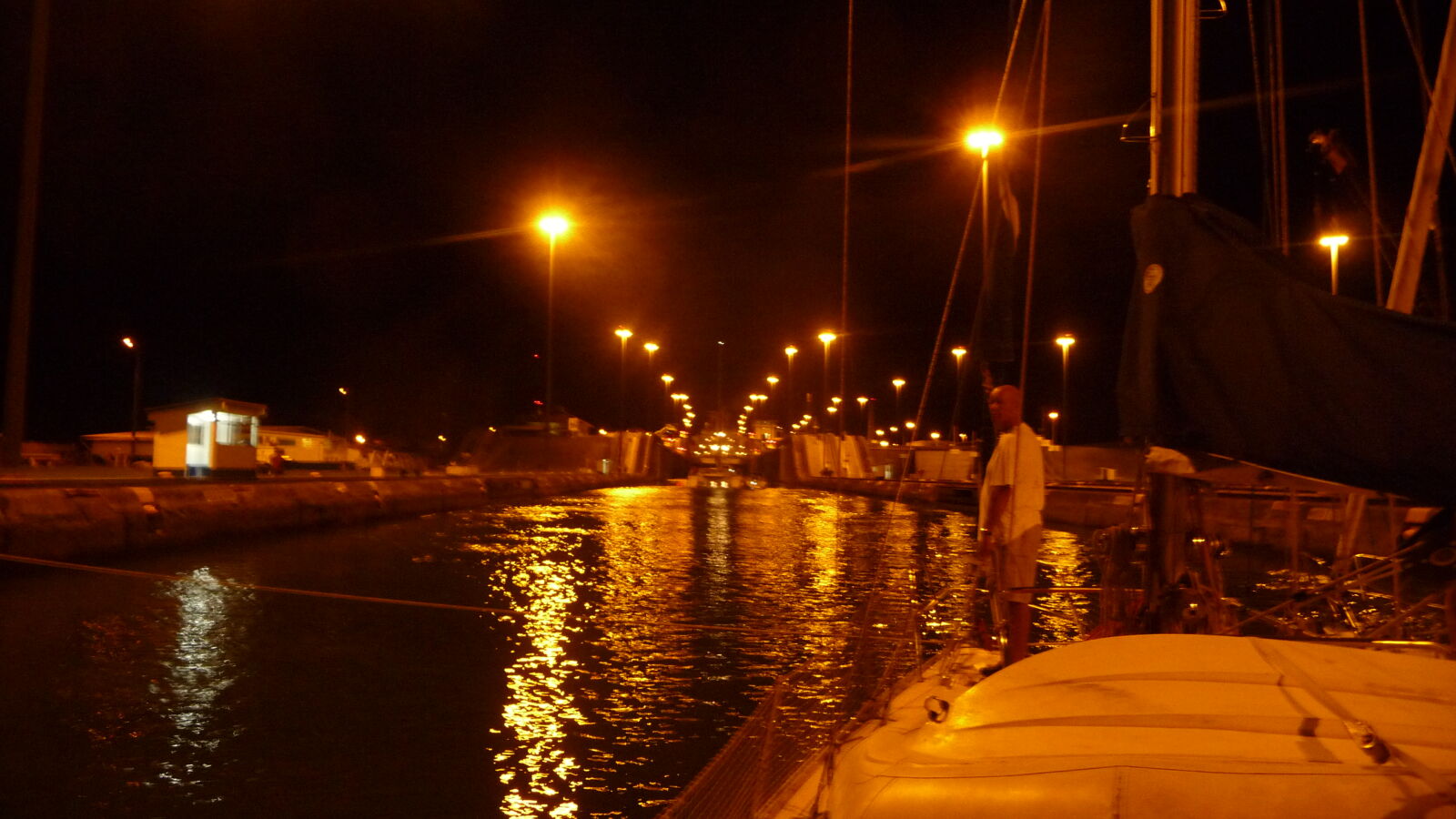 Weiter geht es in die nächste der drei Schleusen der Gatun Locks.