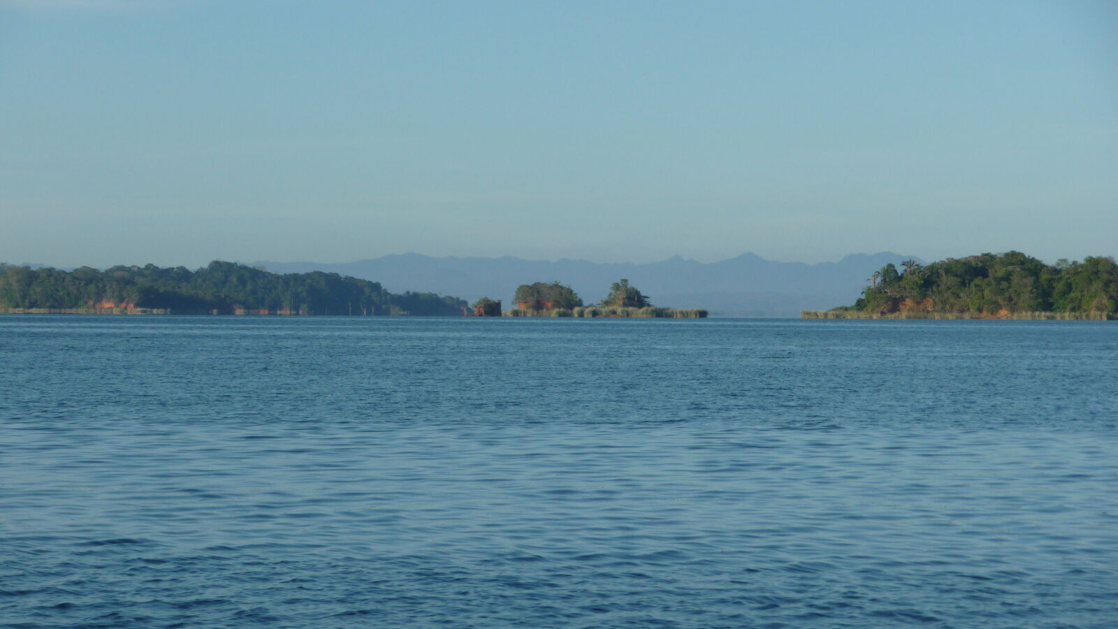 Auf dem Weg durch den Gatun Lake.