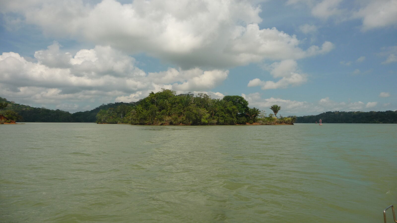 Auf dem Weg durch den Gatun Lake.