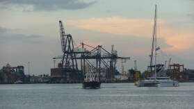 Das Pilot Boat kommt.