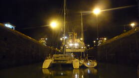 Dicht gepackt in den Gatun Locks.
