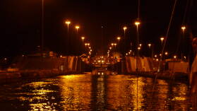 Weiter geht es in die nächste der drei Schleusen der Gatun Locks.