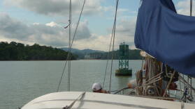 Auf dem Weg durch den Gatun Lake.