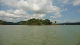 Auf dem Weg durch den Gatun Lake.