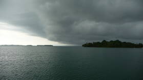 Regenzeit bei Mono Island.