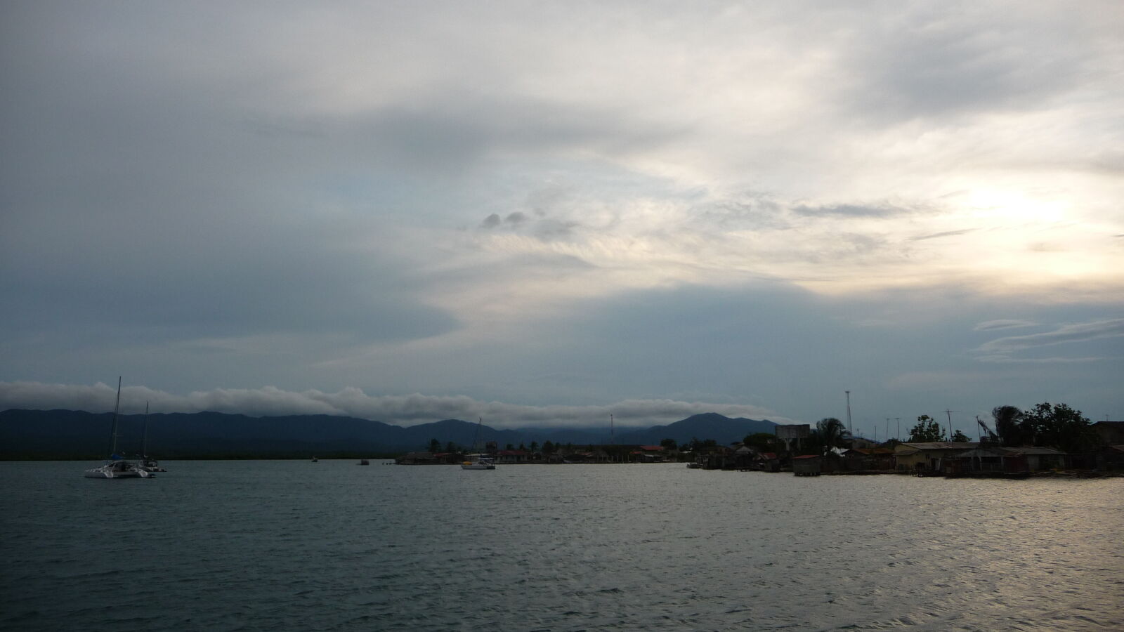 Corazon de Jesus (Akuanasutupu), dahinter Nargana (Yandup).