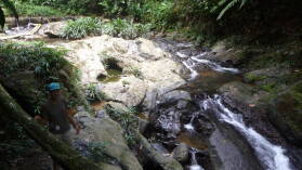 Wanderung entlang der Rio Diablo Wasserleitung.