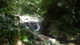 Wanderung entlang der Rio Diablo Wasserleitung.