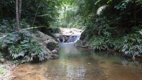 Wanderung entlang der Rio Diablo Wasserleitung.