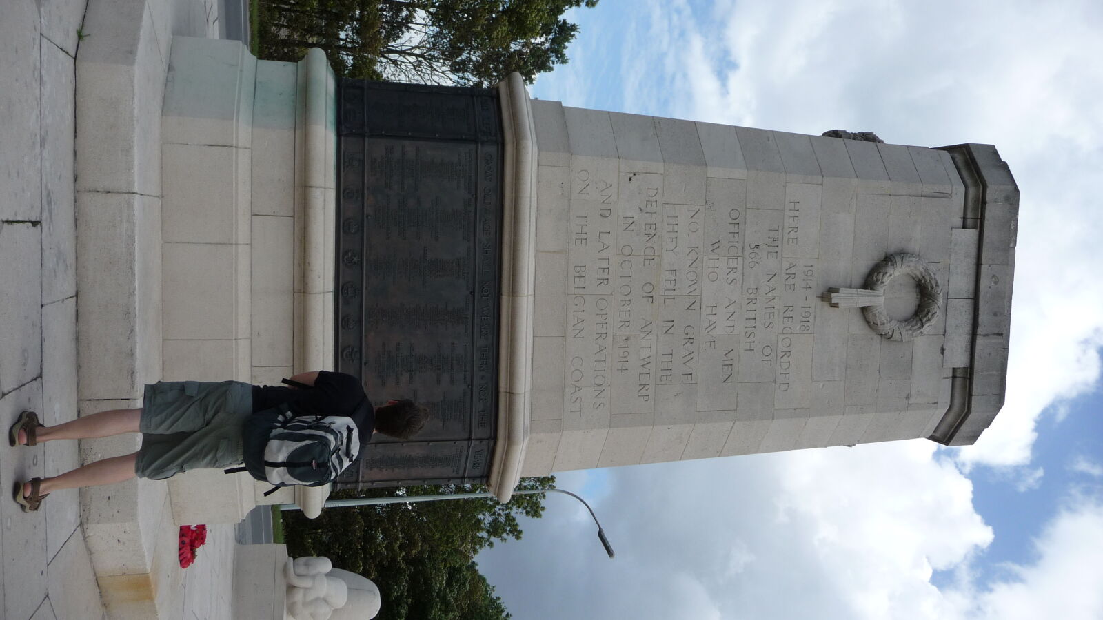Gegenüber dem Koning Albert I-Monument in Nieuwpoort