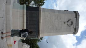 Gegenüber dem Koning Albert I-Monument in Nieuwpoort
