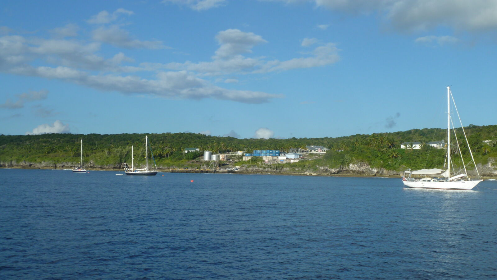 Alofi.