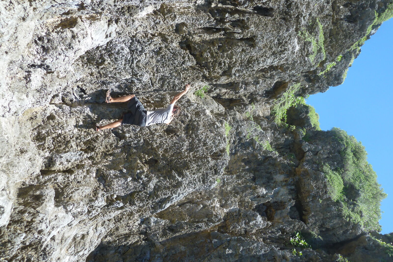 Fisiga und Limu Caves.