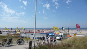 Strand von IJmuiden am Schönwettertag Hollands des Jahres 2009