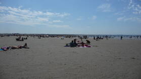 Strand von IJmuiden am Schönwettertag Hollands des Jahres 2009