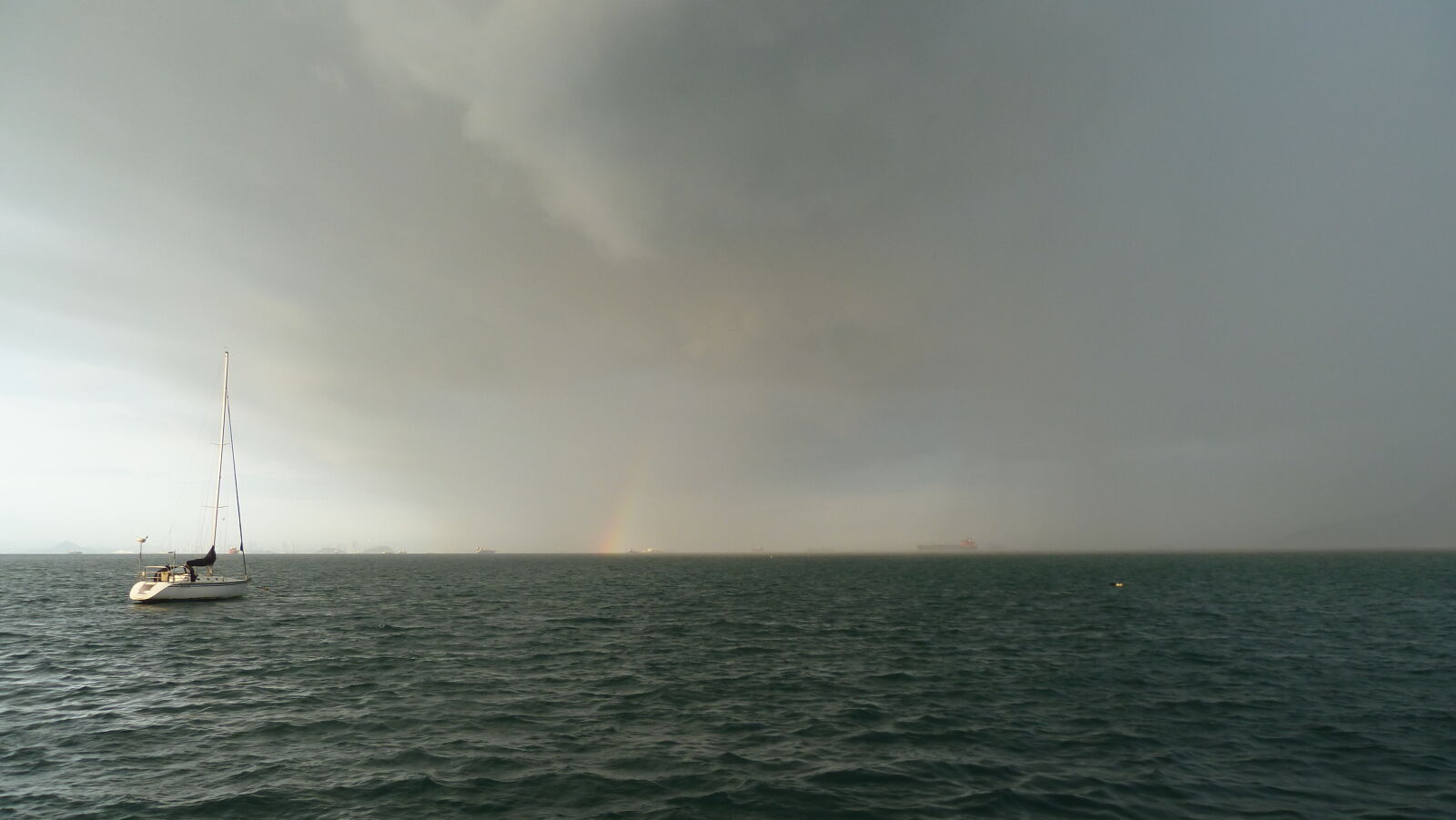 Blick von Taboga nach Panama City.
