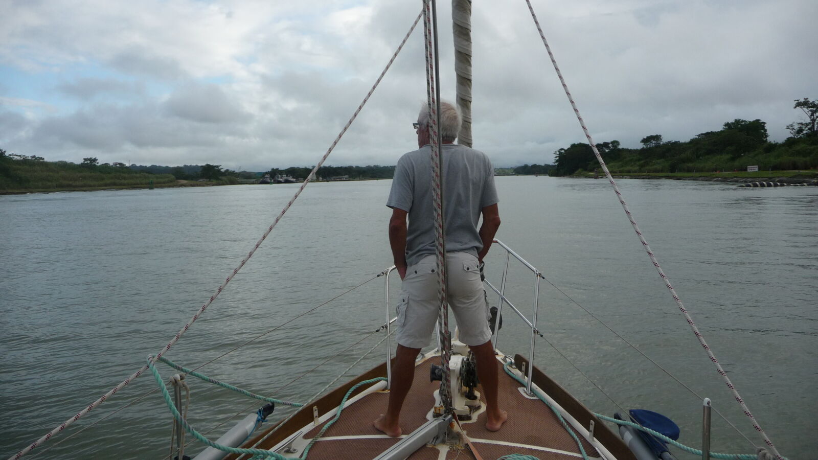 Anfahrt zu den Gatun-Schleusen.
