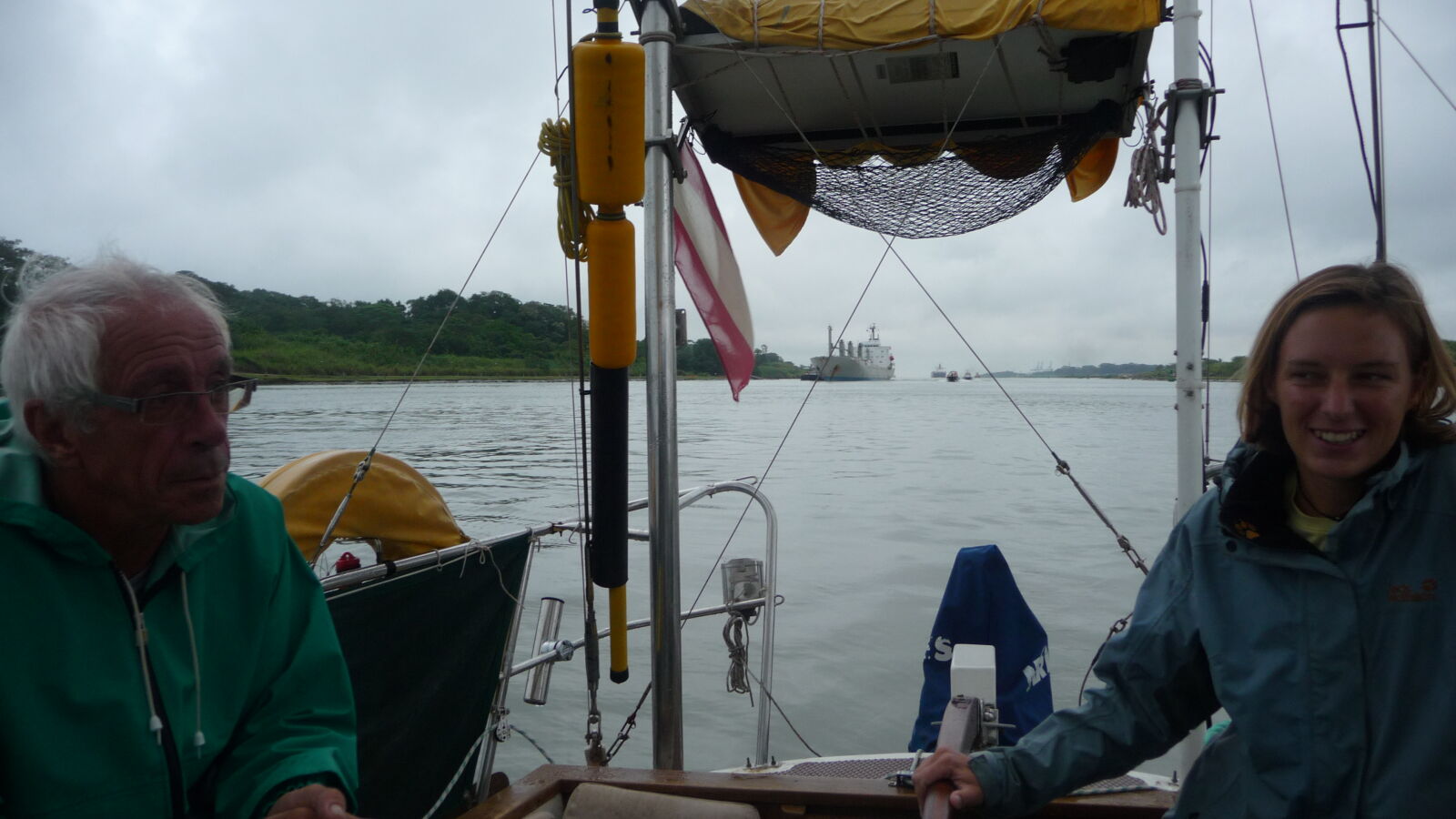 Anfahrt zu den Gatun-Schleusen.
