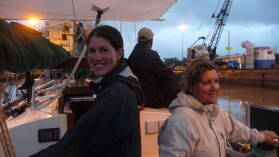 Olga und Christie, dazwischen unser Advisor.