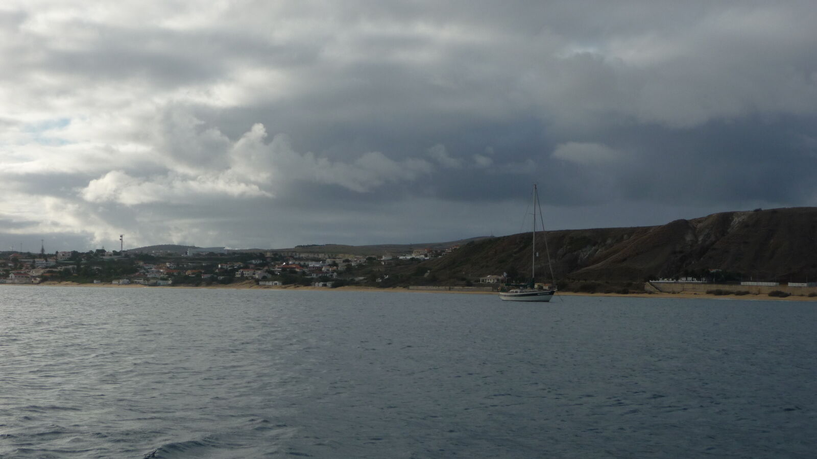 Allein vor Anker.