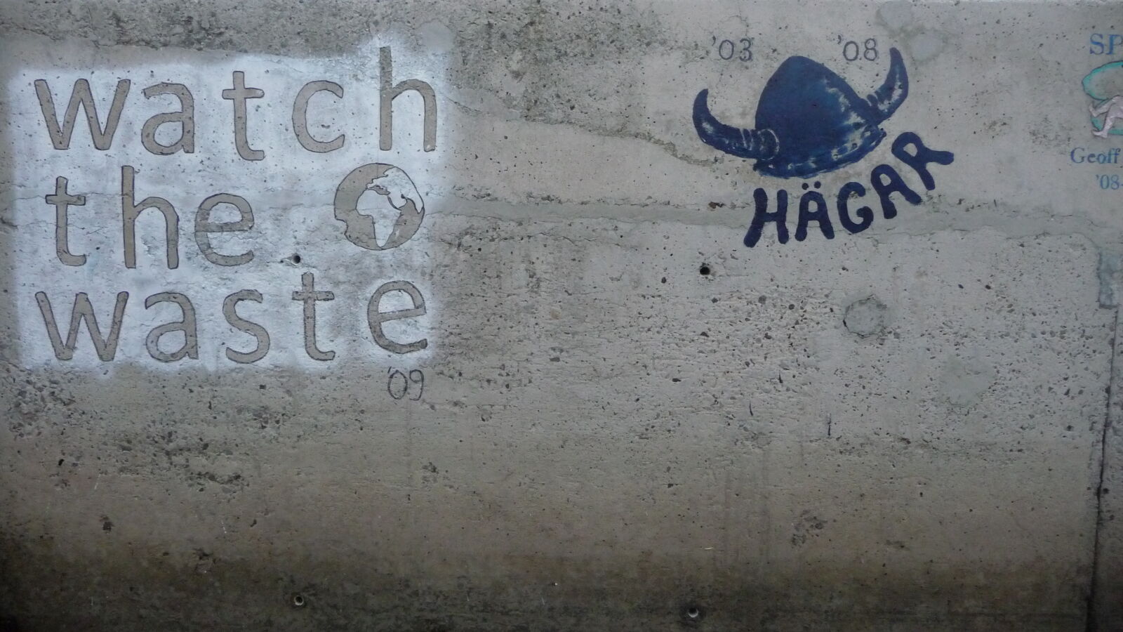 Yacht-Graffitis in der Marina von Porto Santo.
