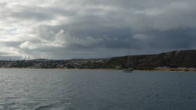 Allein vor Anker.