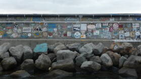 Yacht-Graffitis in der Marina von Porto Santo.