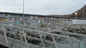 Yacht-Graffitis in der Marina von Porto Santo.