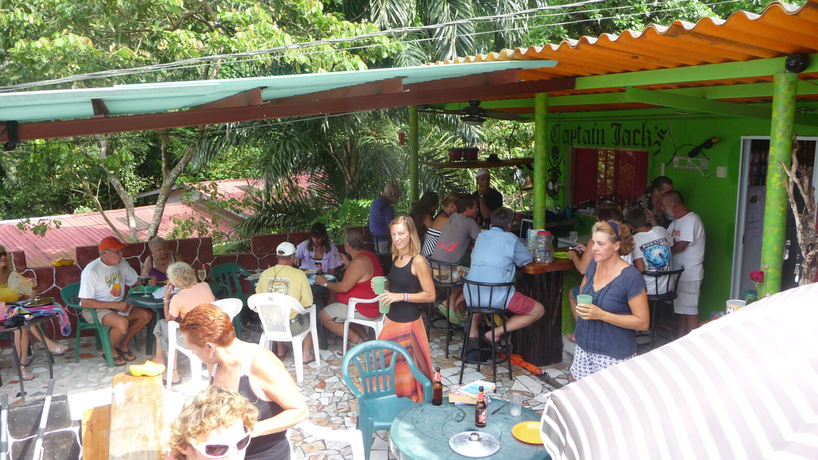 Potluck & BBQ bei Captain Jack's.