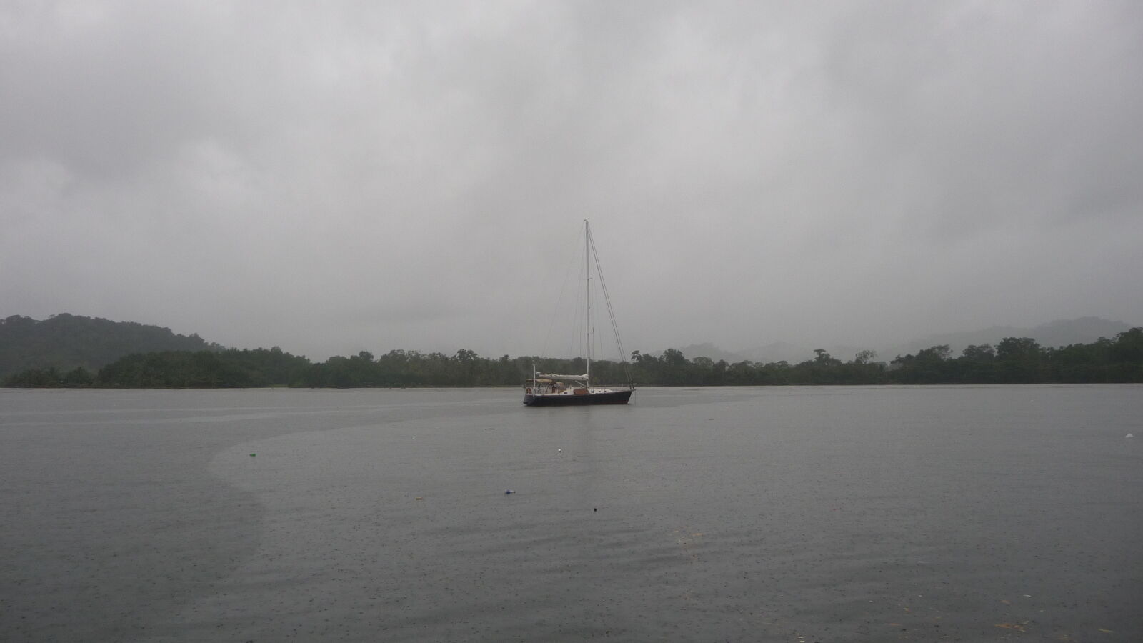 SY Rio im Regen