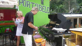 Potluck & BBQ bei Captain Jack's.