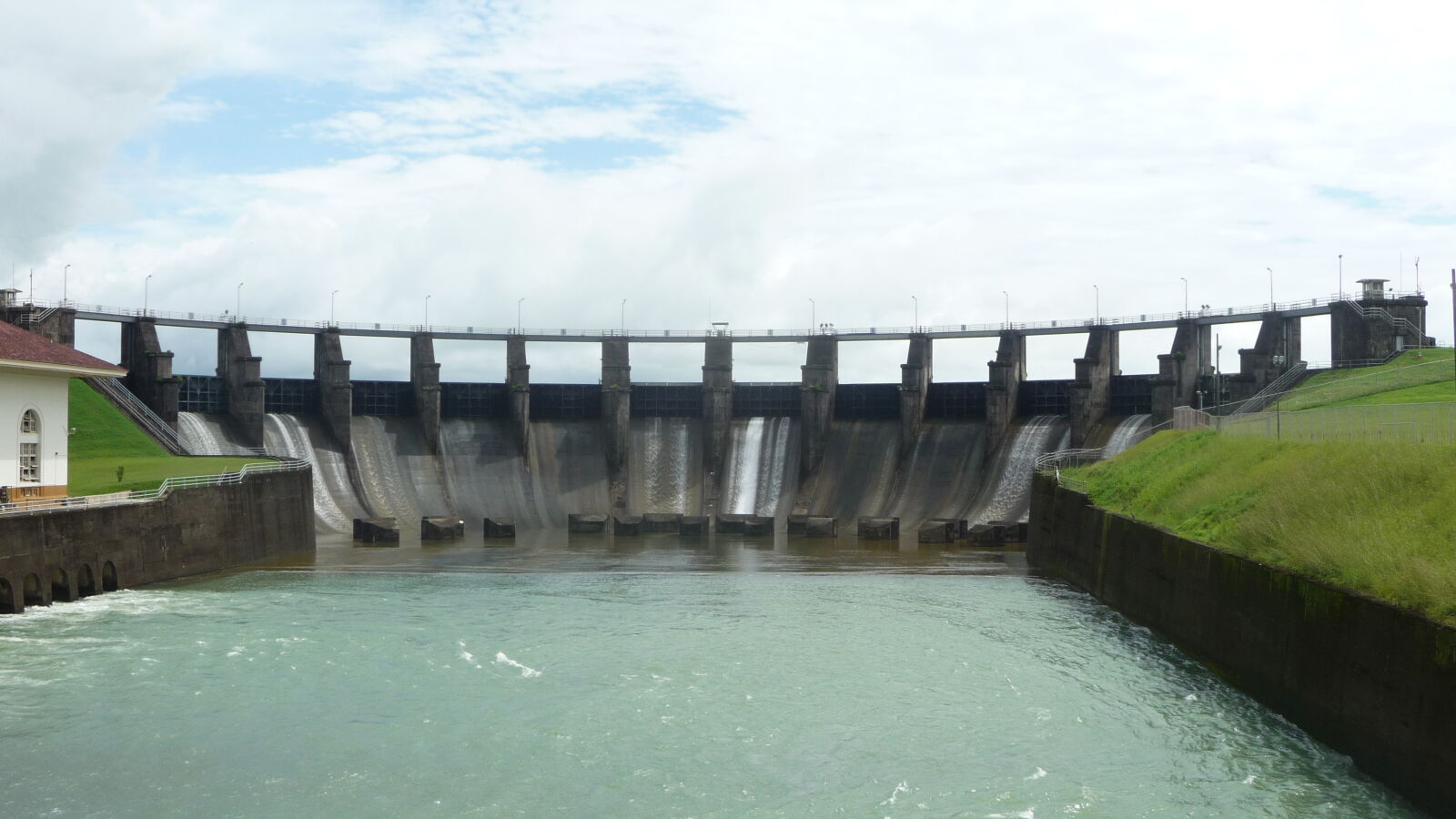 Gatun-Damm, fast geschlossen.