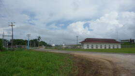 Kraftwerk beim Gatun-Damm.