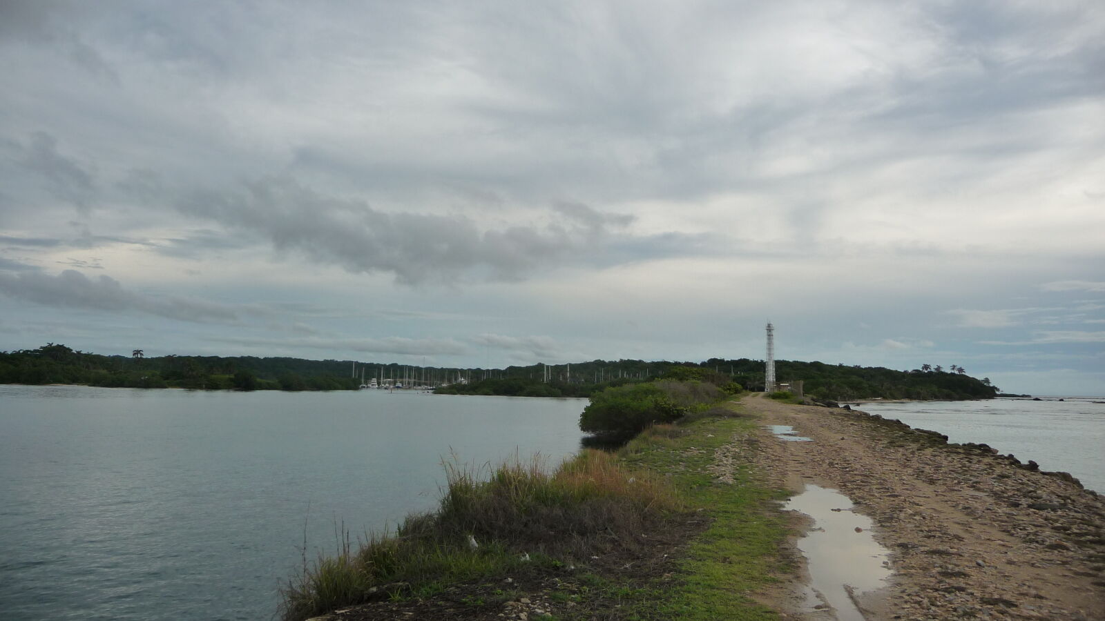 Einfahrt zur Shelter Bay Marina.
