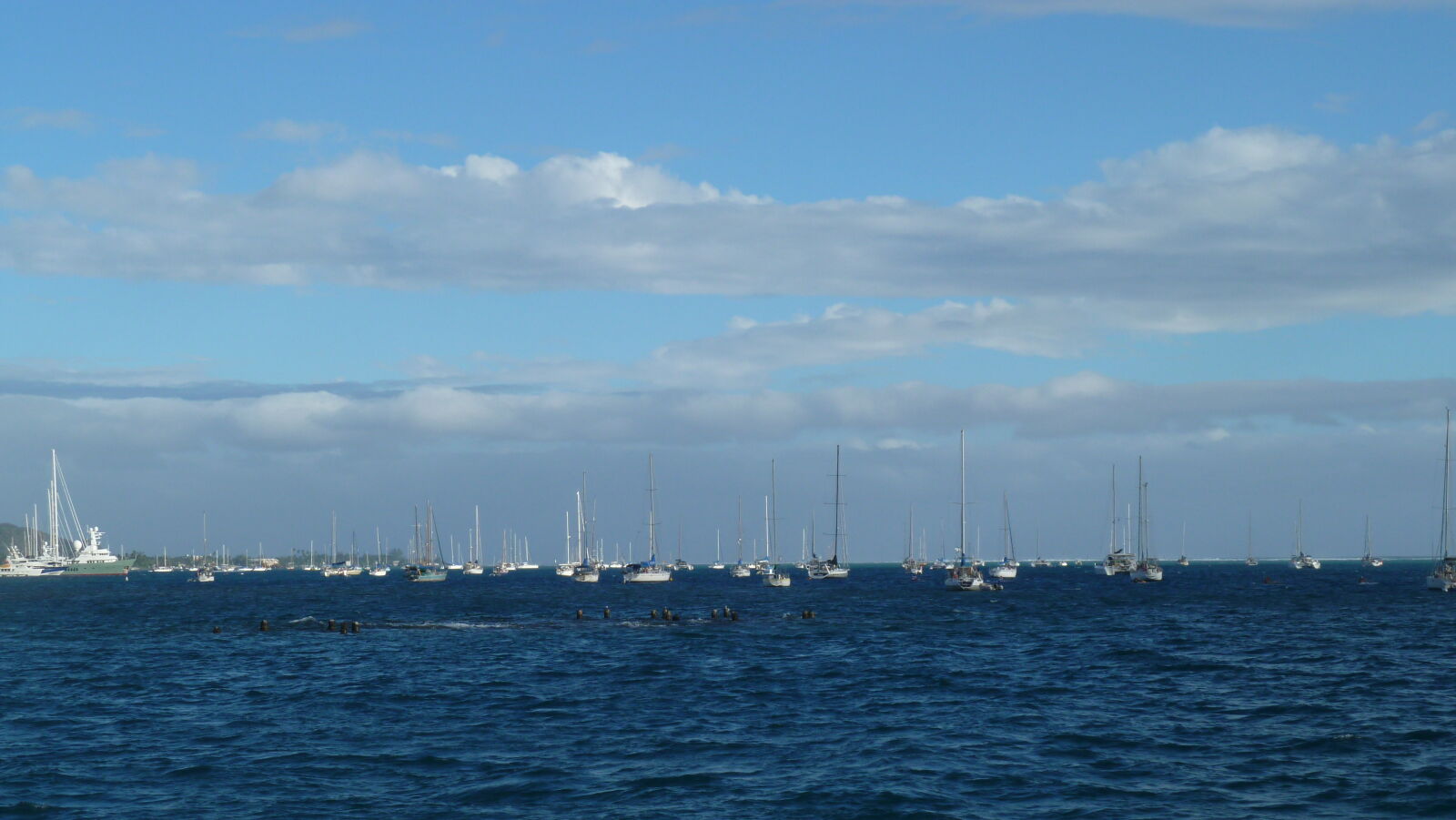 Lagon de Punaauia, links Marina Taina.