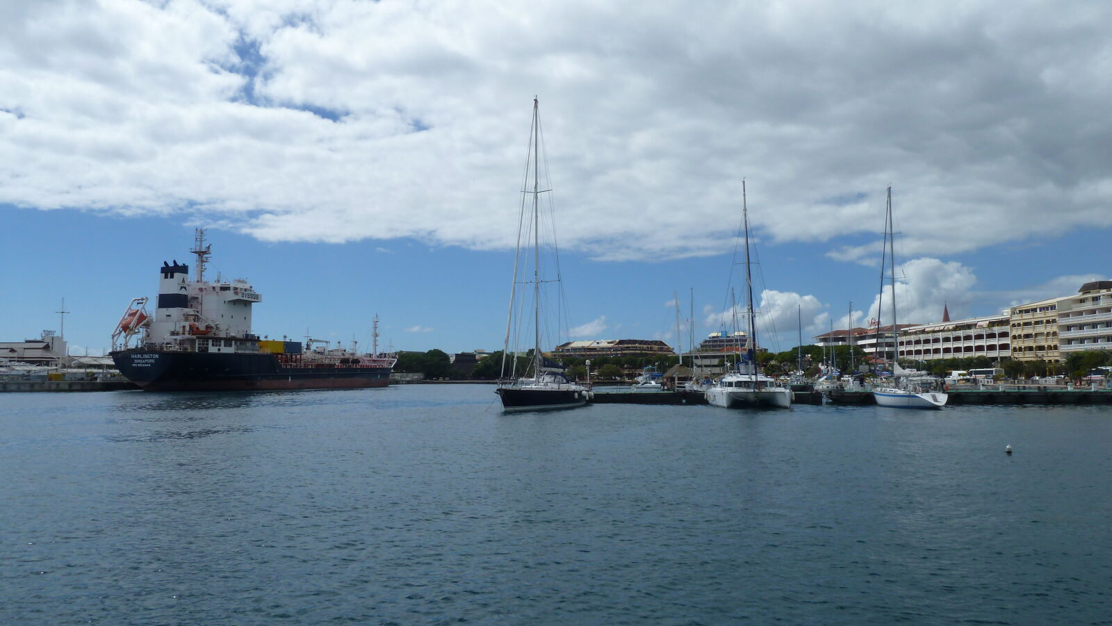 Hafen von Papeete.