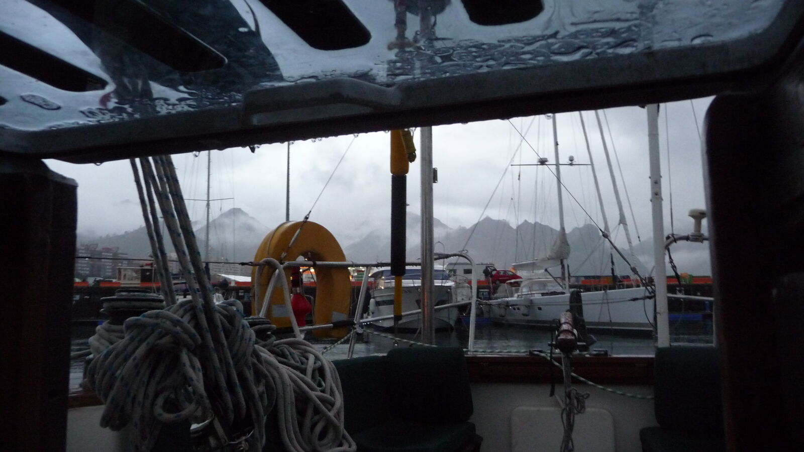 Regentag im Hafen.
