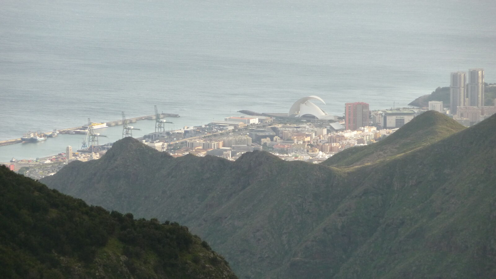 Blick auf Santa Cruz vom Pico del Inglés im Parque Rural de Anaga auf.