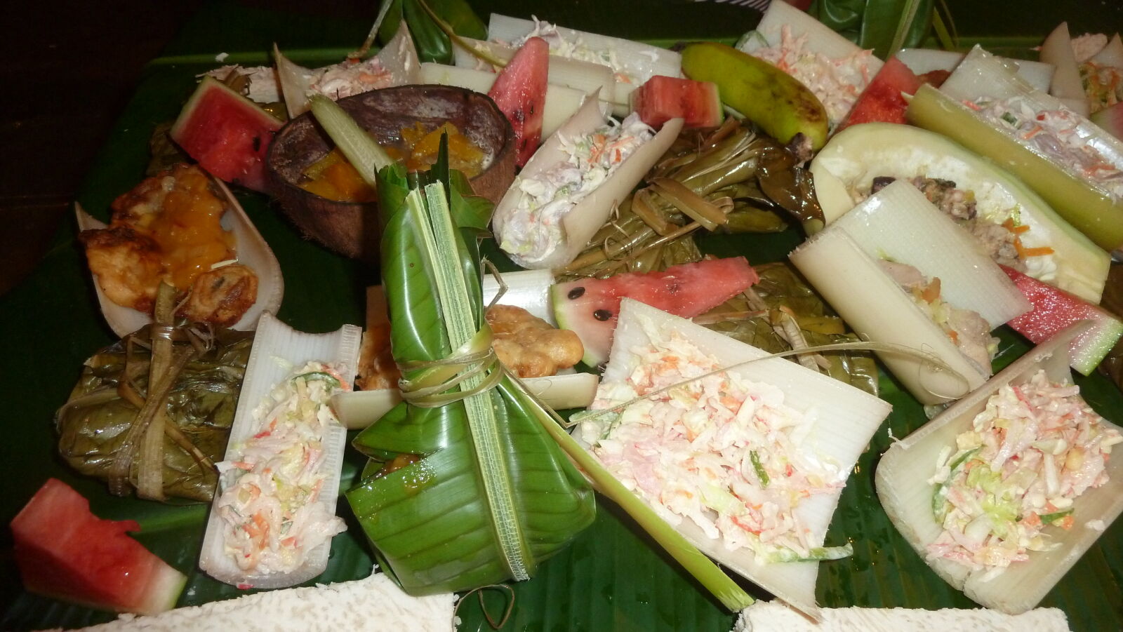 Tongan Feast am Ano Beach.