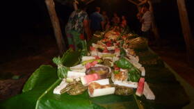 Tongan Feast am Ano Beach.