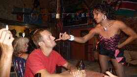 Fakaleiti-Show bei Tonga Bob's.