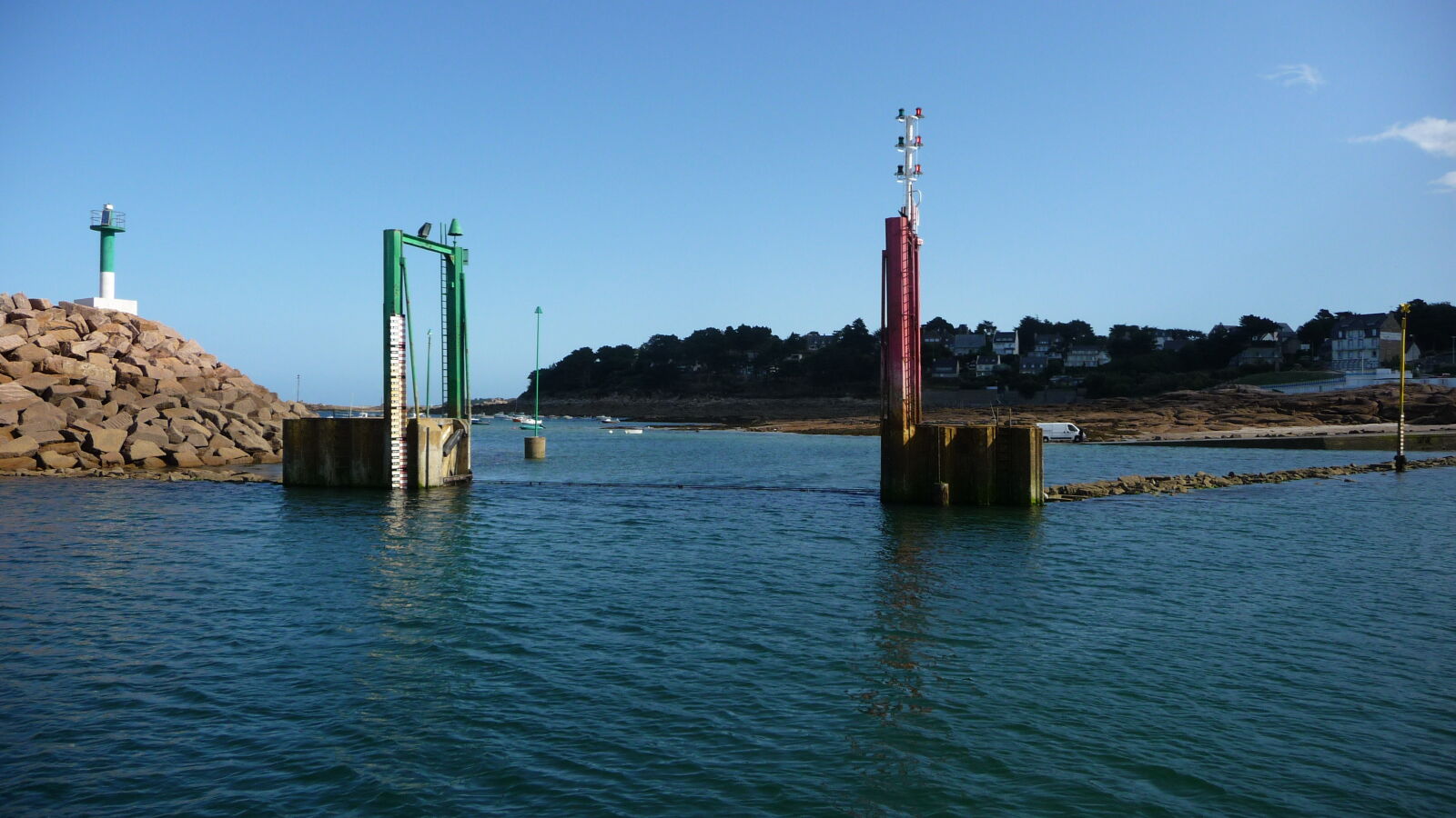 Einfahrt zur Marina von TrÃ©beurden - Niedrigwasser