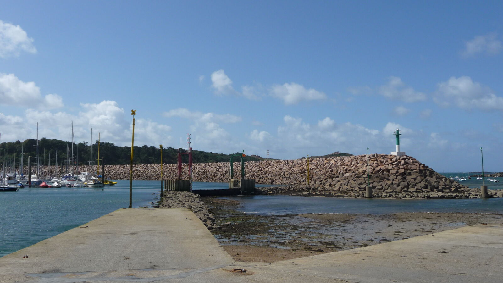 Einfahrt zur Marina von TrÃ©beurden - Niedrigwasser