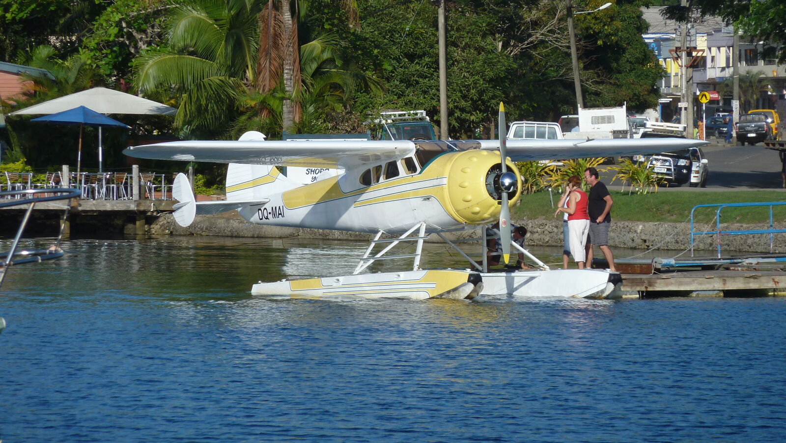Wasserflugzeug in Nakama Creek, Savu Savu.