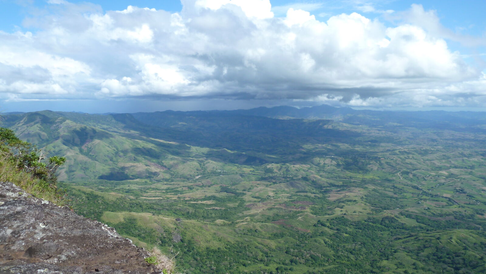 Blick von Mt. Batilamu; Wanderung im Koroyanitu National Heritage Park.