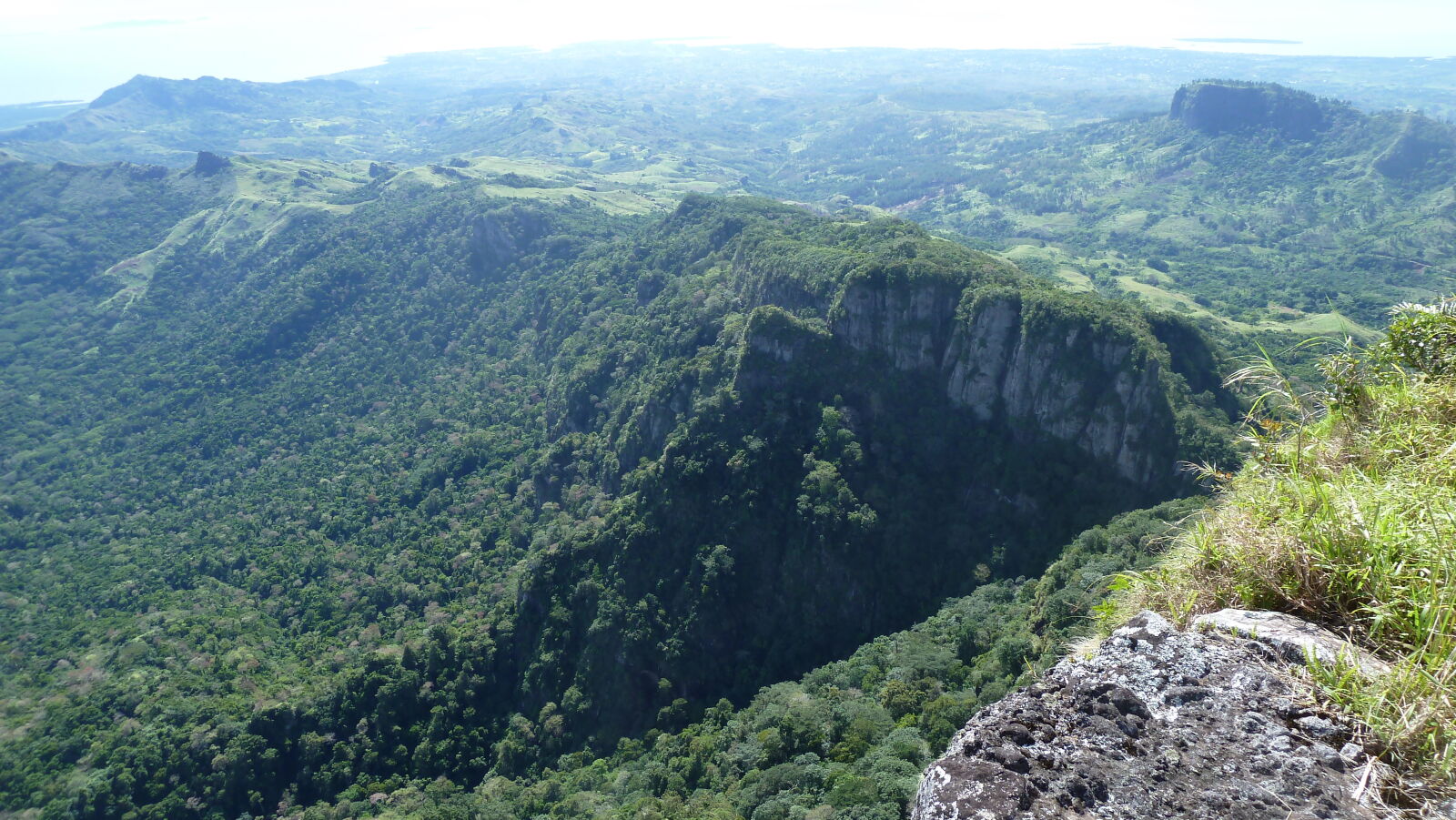 Blick von Mt. Batilamu; Wanderung im Koroyanitu National Heritage Park.