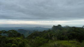 Blick auf Lautoka und die Yasawas von Mt. Batilamu Hut; Wanderung im Koroyanitu National Heritage Park.