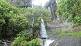 Savu-I-One Wasserfall; Wanderung im Koroyanitu National Heritage Park.