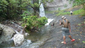 Savu-I-One Wasserfall; Wanderung im Koroyanitu National Heritage Park.