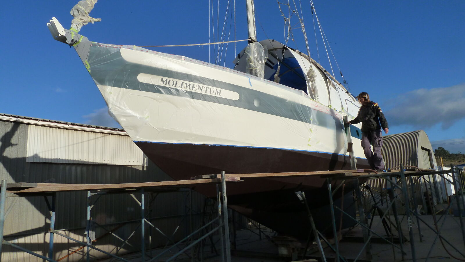 Name ist drauf, Antifouling ist gerollt.